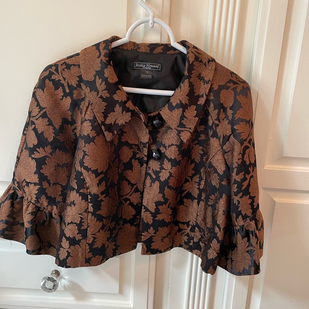 Jessica Howard Evenings Black and Bronze short Jacket with 2 buttons Size 12